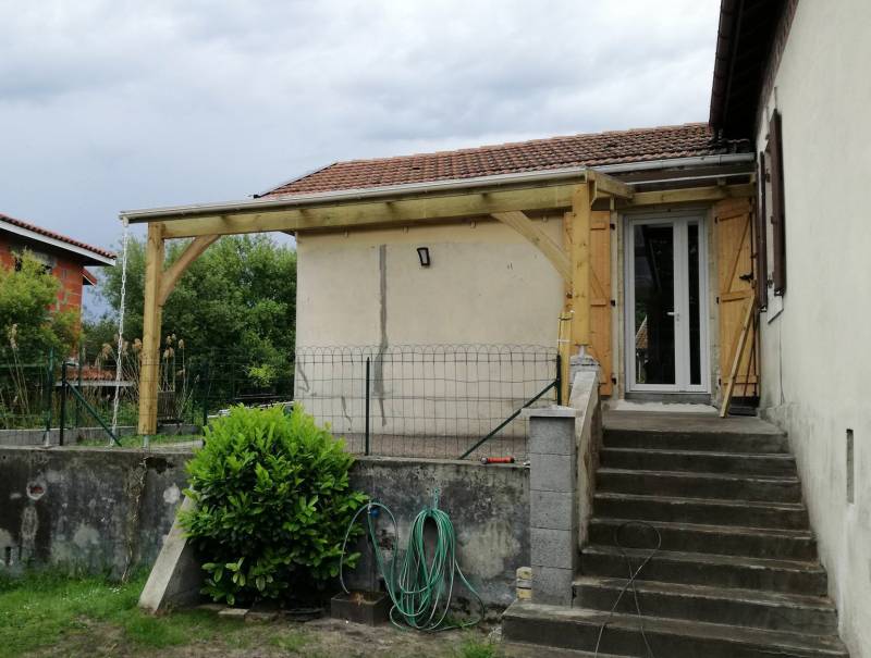Réalisation d'un appentis en bois de qualité à Parentis-en-Born