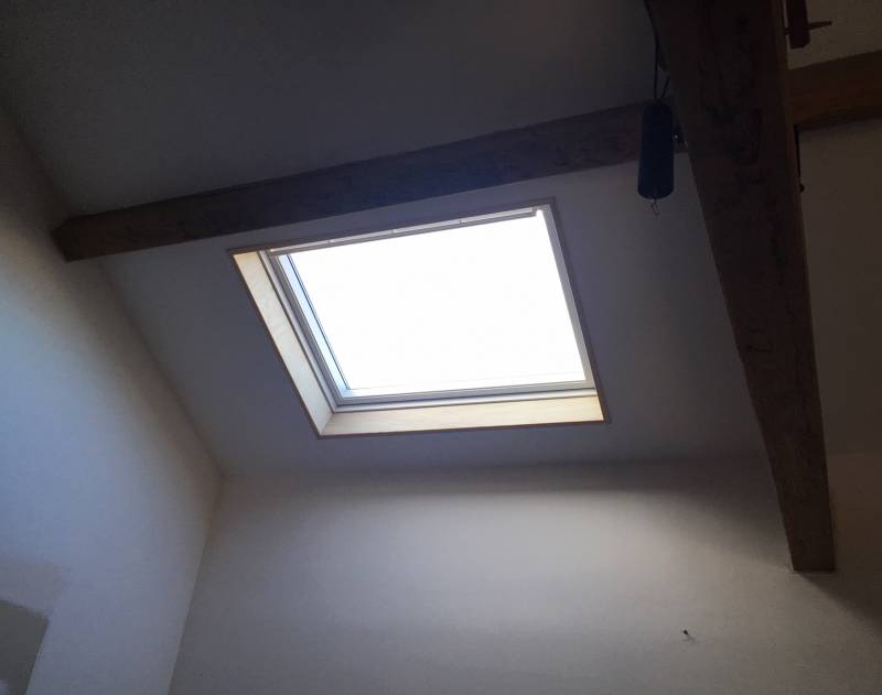 Installation d'une fenêtre de toit sur mesure et de qualité à Biscarrosse