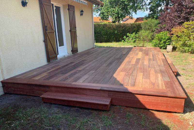 Création d'une terrasse sur-mesure en padouk à Biscarrosse