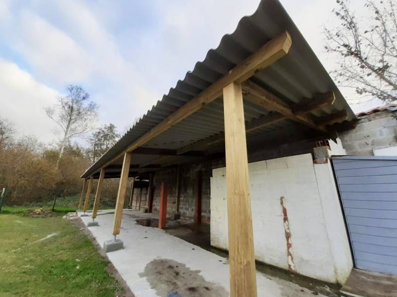 Réalisation d'un carport en bois sur la commune de Sanguinet