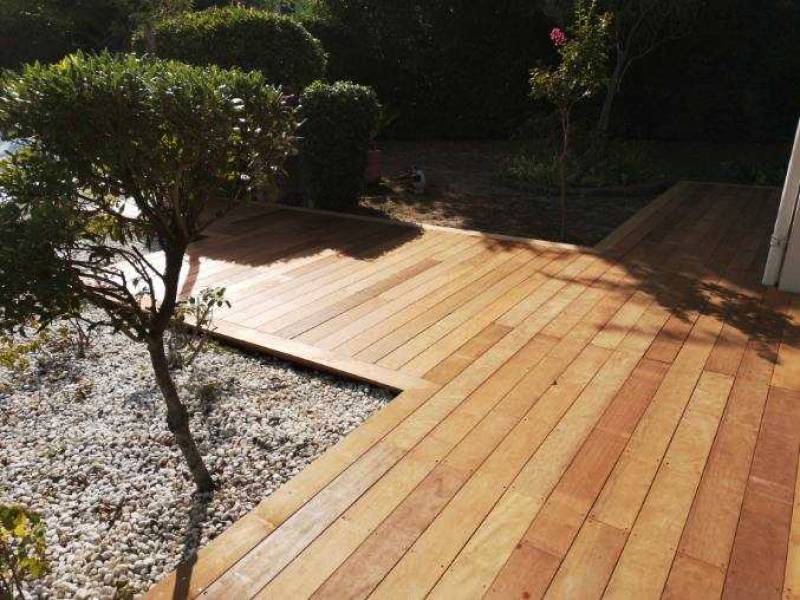Création d'une terrasse en bois exotique sur mesure sur la commune d'Arcachon
